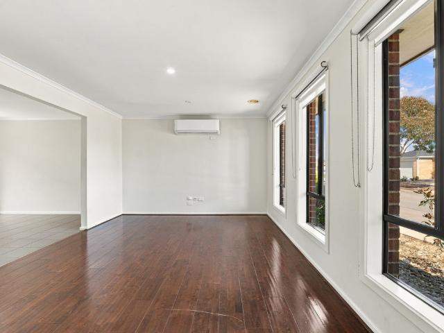 House for rent in Westbourne Manor, Melbourne