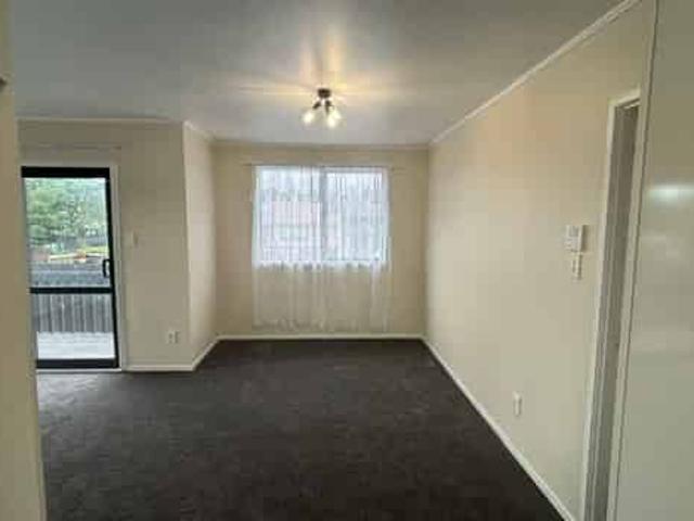 House for rent in Oratia