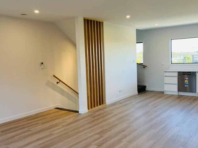 Townhouse for rent in Paremoremo, Oroua County