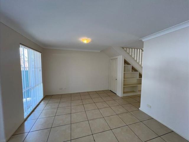 Townhouse for rent in Piallamore, New South Wales