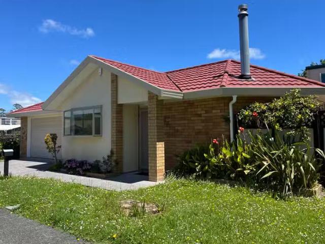 House for rent in Oratia