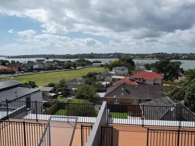 Townhouse for rent in Panmure