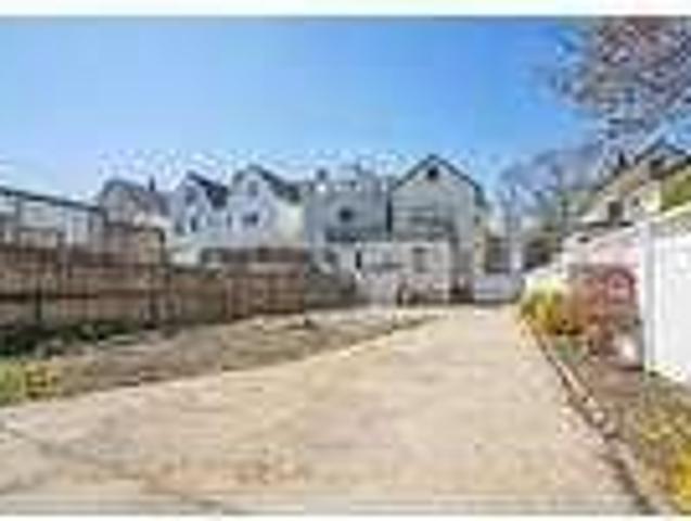House for rent in Bayonne