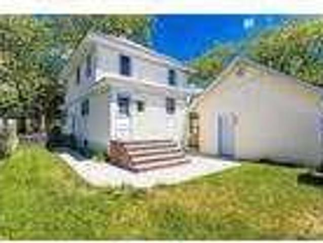 House for rent in Brightwaters