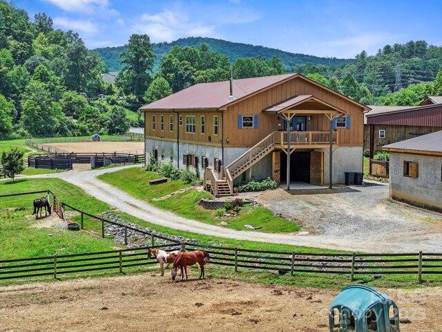 House for sale in Horse Shoe, North Carolina