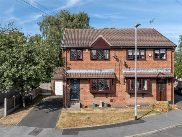 House for sale in Tingley, West Yorkshire