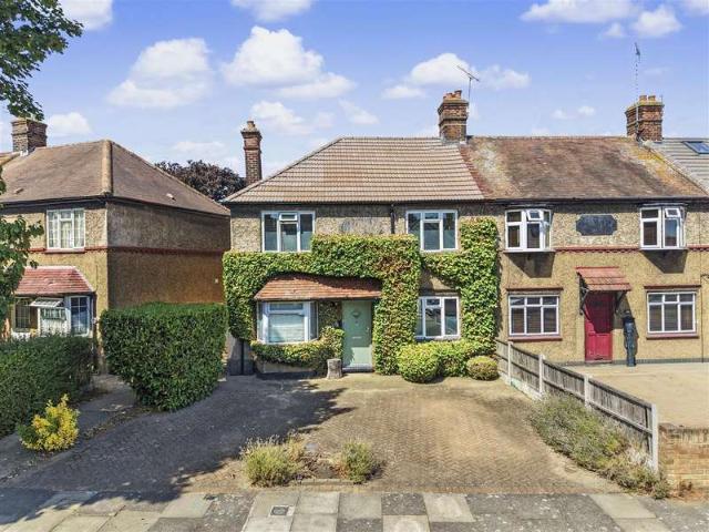 Cottage for sale in Winchmore Hill, Palmers Green