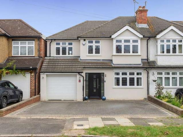 House for sale in Hatch End, Greater London
