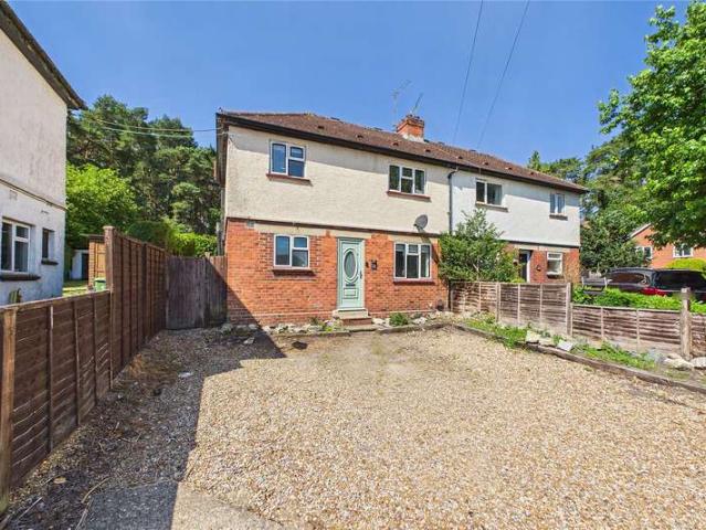 House for sale in Heol-las, Surrey