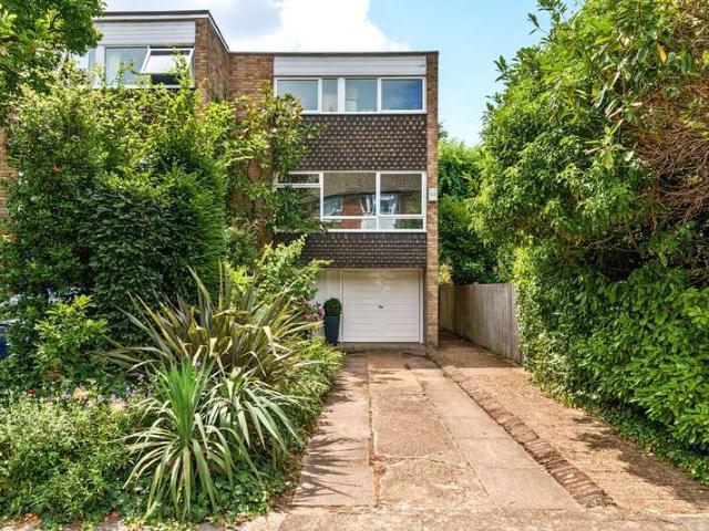 House for sale in Surbiton, Greater London