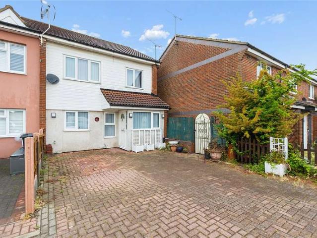 House for sale in Vange, Essex