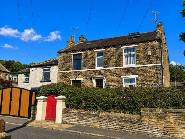 House for sale in Greengates, West Yorkshire