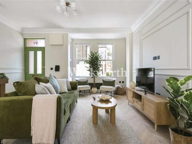 House for sale in Tottenham Hale, Greater London