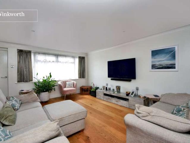 House for sale in Stonecot, Greater London