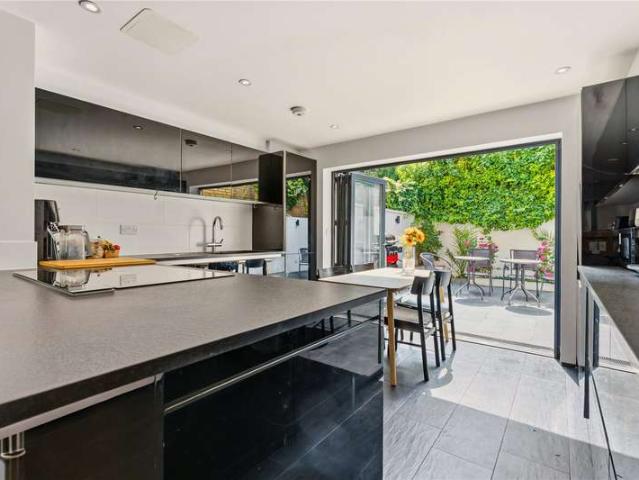 House for sale in Balham, Greater London