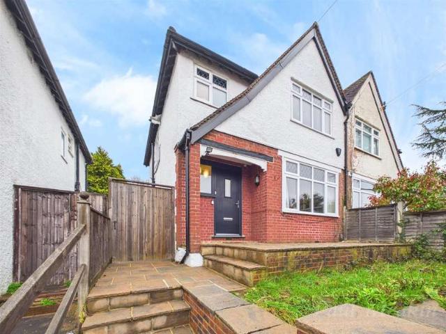 House for sale in London Borough of Croydon, Kenley