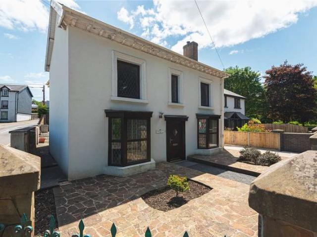 House for sale in Llanidloes, Wales