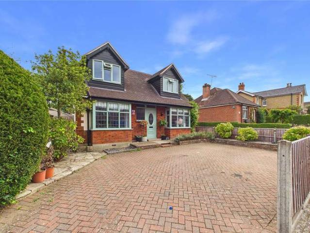House for sale in Heol-las, Surrey