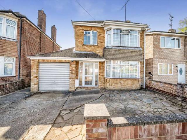 House for sale in Woodside Estate, Houghton Regis