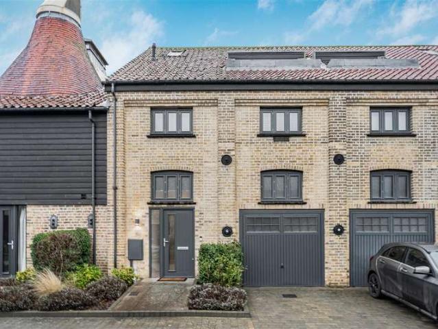 House for sale in Kings Hill, Colliers End