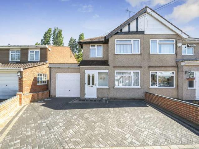 House for sale in Harrow Weald, Greater London