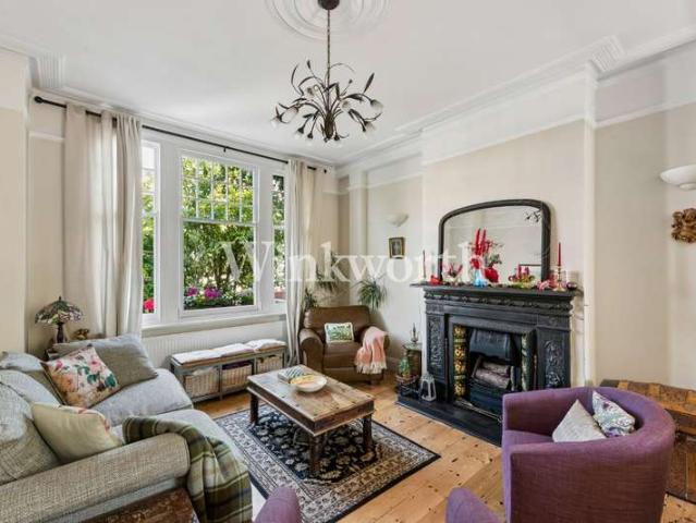 House for sale in Duckett's Green, Greater London