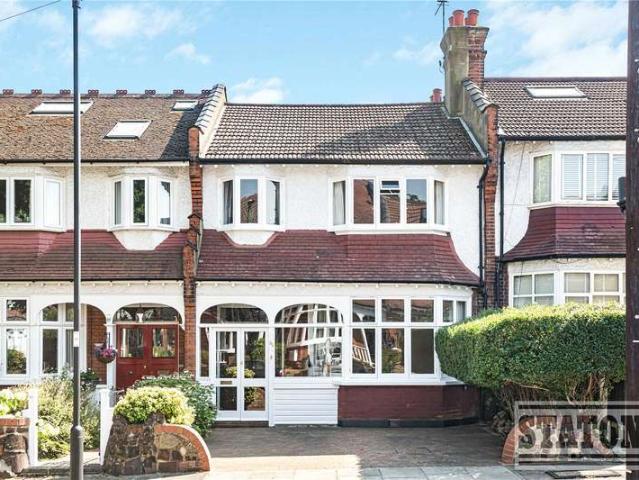 House for sale in Winchmore Hill, Palmers Green