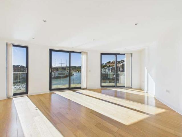 Flat for sale in Spike Island, Feckenham