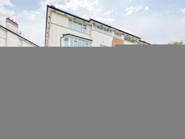 House for sale in Snaresbrook, Greater London