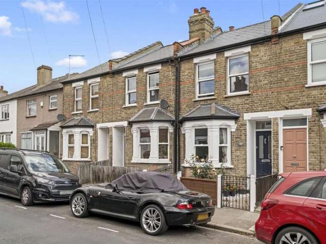 Cottage for sale in London Borough of Hounslow, Spring Grove