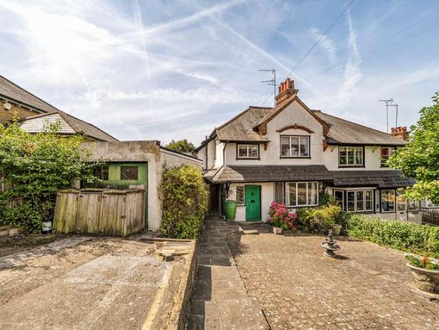 House for sale in Batchworth, Hertfordshire
