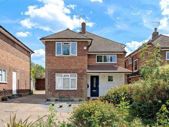 House for sale in Pachesham Park, Surrey