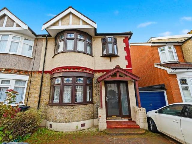 House for sale in Chadwell Heath, Greater London