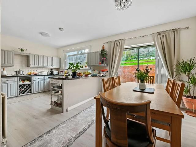 House for rent in Dollis Hill, Greater London