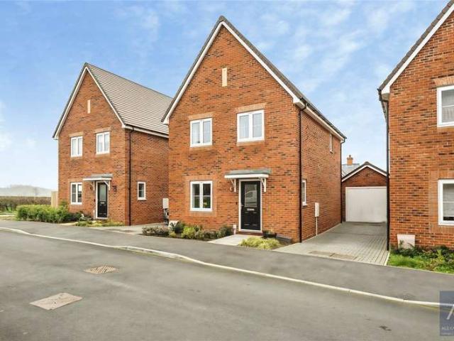 House for sale in Steeple Claydon, Buckinghamshire