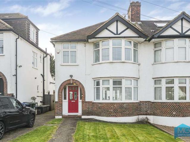 House for sale in Mill Hill, Greater London