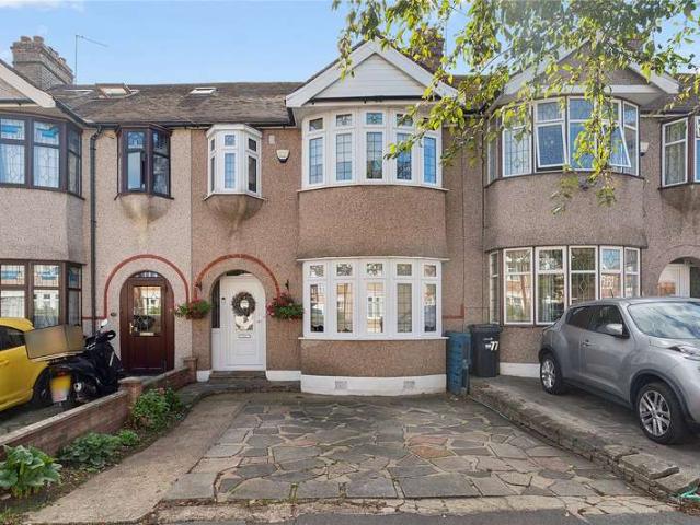 House for sale in London Borough of Redbridge, Greater London