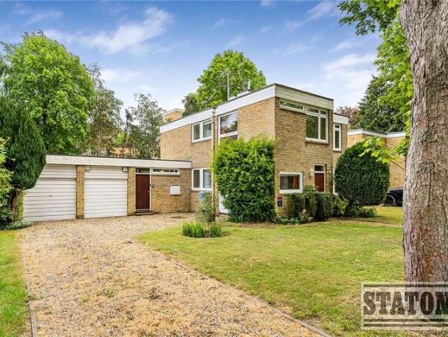 House for sale in Hadley Wood, Greater London