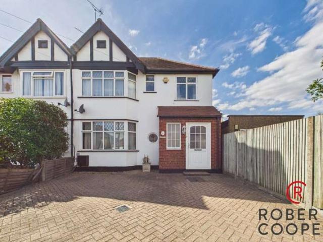 House for sale in Lane, Greater London