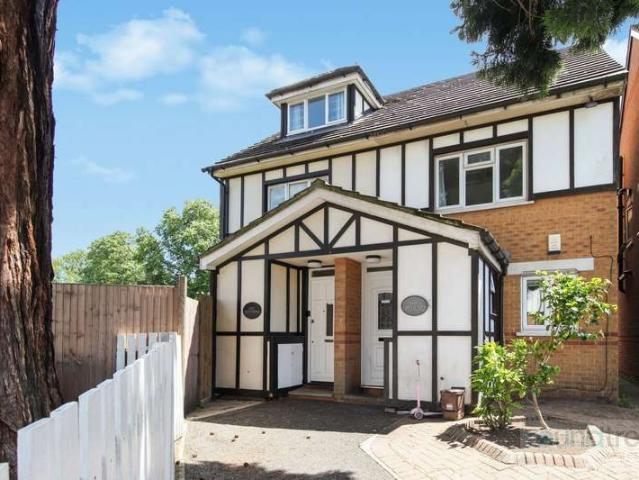 House for sale in Hendon Central, The Hyde