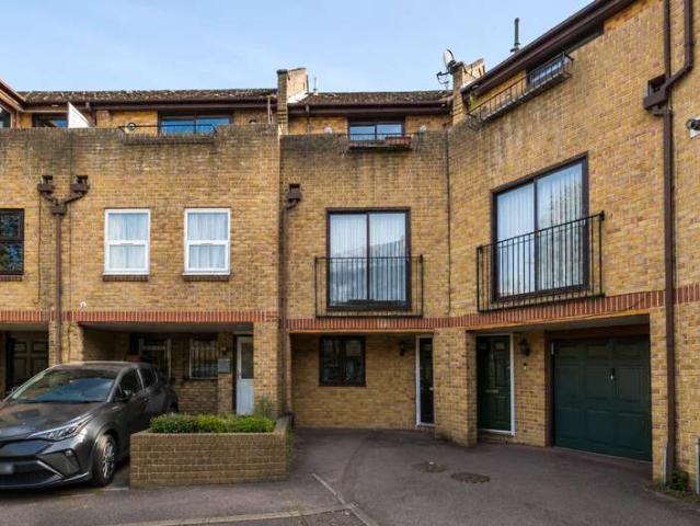 House for sale in Manor Park, Greater London