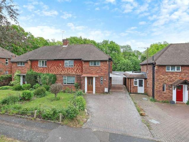House for sale in Oxted, Hillview