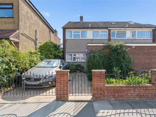 House for sale in Marks Gate, Greater London