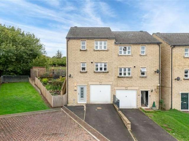 House for sale in Riddlesden, West Yorkshire