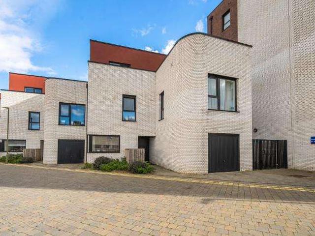 House for sale in The Slade, Oxfordshire