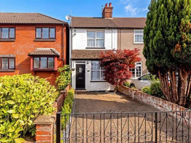 House for sale in Five Acres, Hertfordshire
