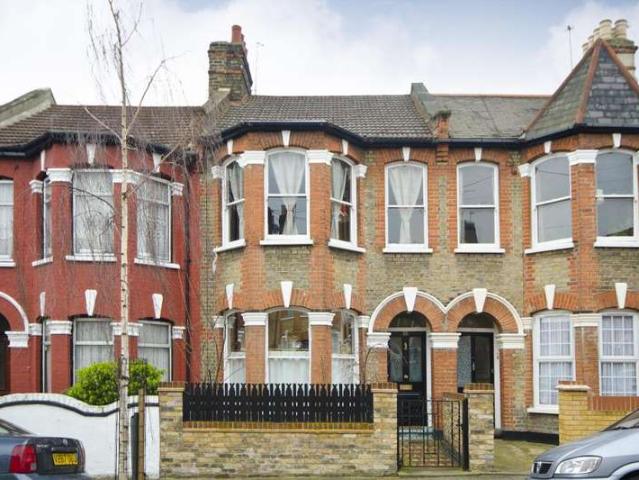 House for sale in Lower Clapton, Greater London