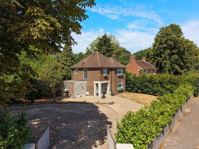 House for sale in Pachesham Park, Surrey