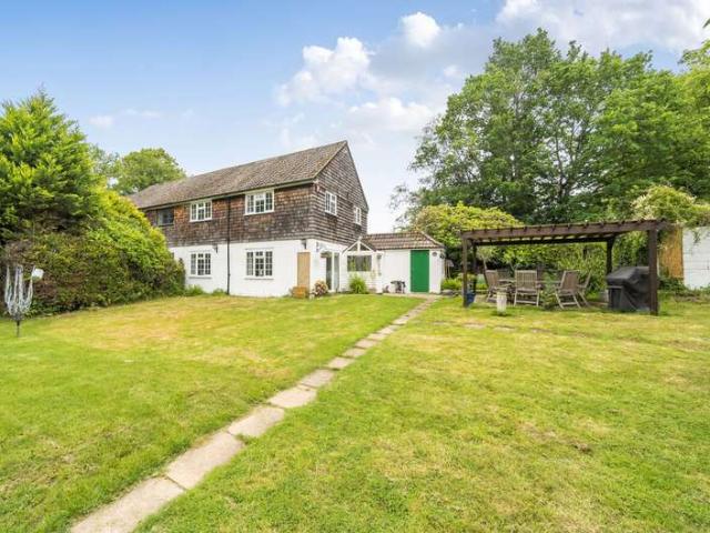 House for sale in Hillview, Surrey