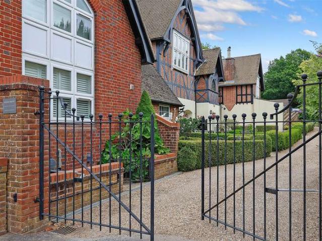 House for sale in Nutfield, Tandridge
